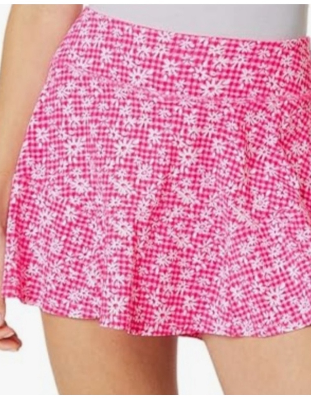 Lilly Pulitzer Aura Pink skorts 
Check l You out  Size L